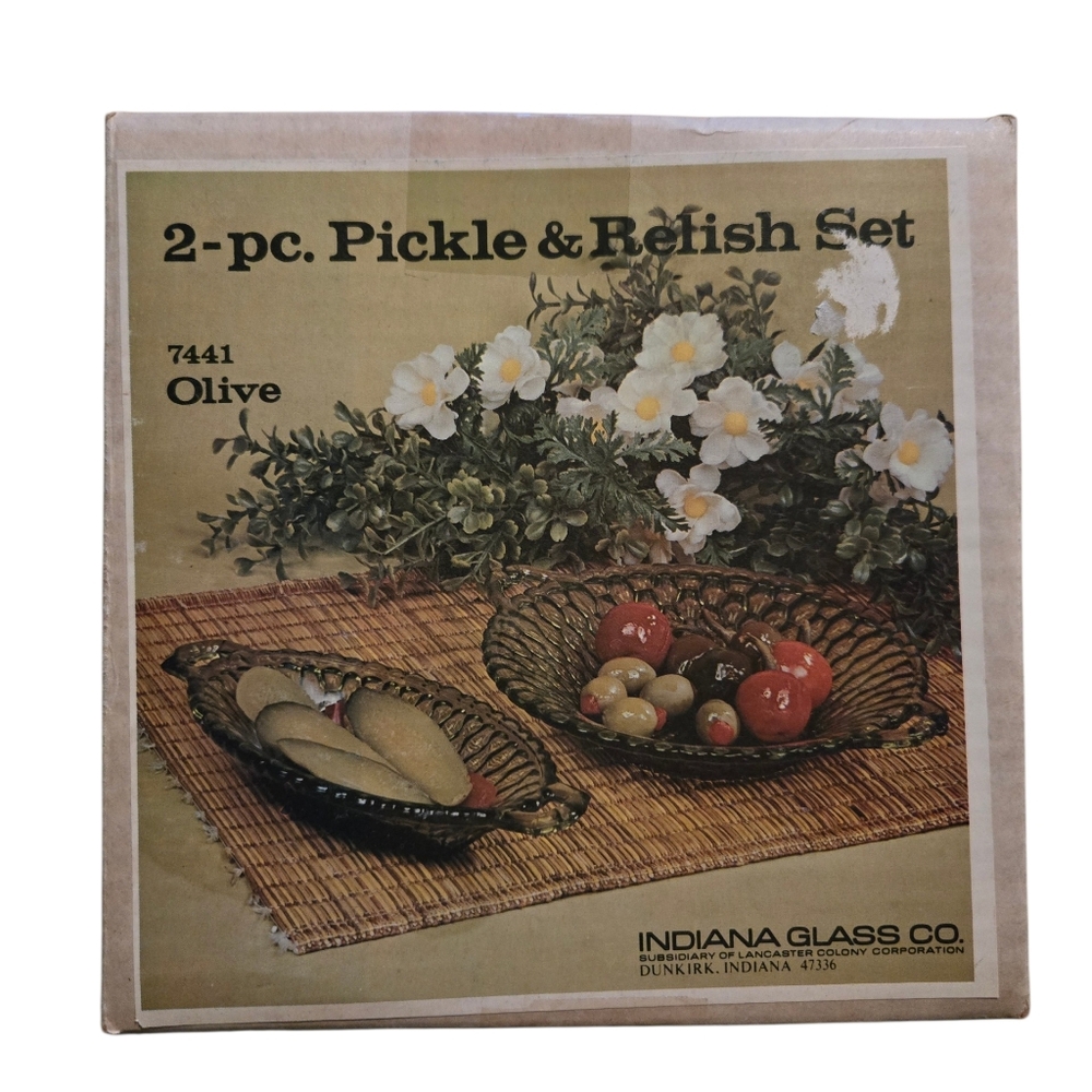 vintage Indiana Glass Company 2-piece Pickle & Relish olive green new open box